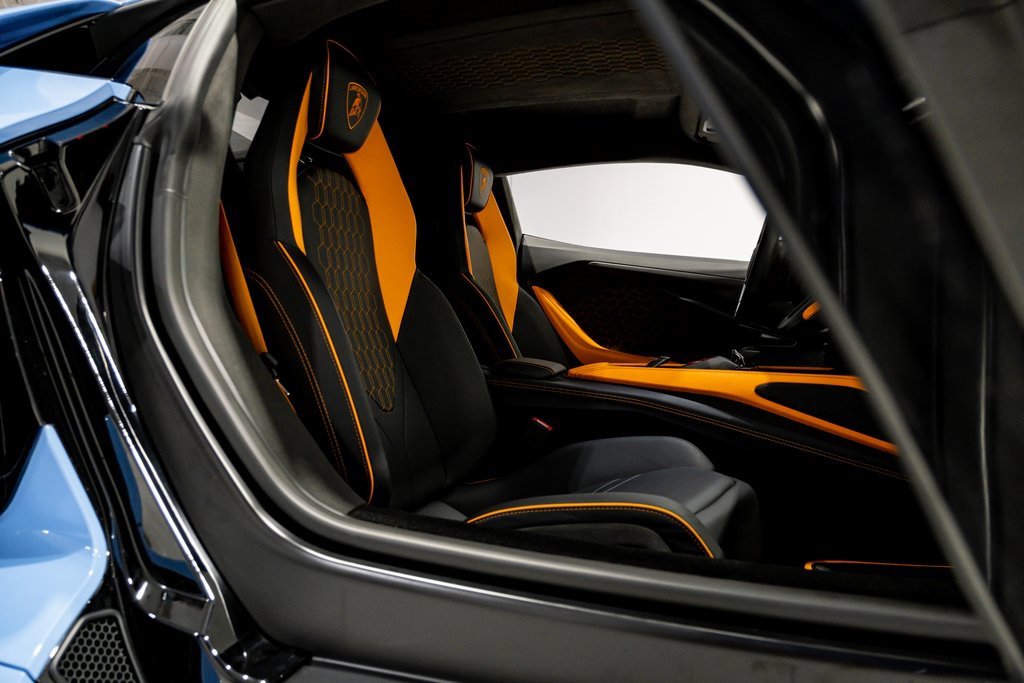 Used 2024 Lamborghini Revuelto image 38