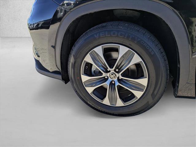 Used 2020 Toyota Highlander XLE image 26