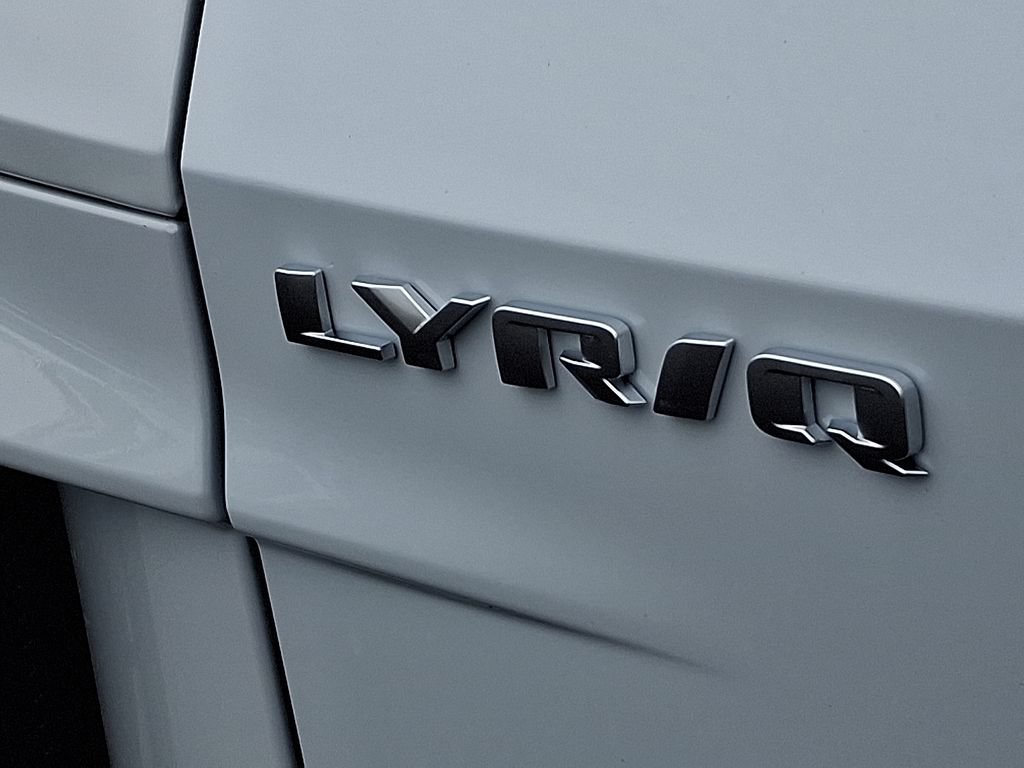 New 2027 Cadillac Lyriq Signature Sport w/ LPO, Floor Liner Package AWD/4WD image 11