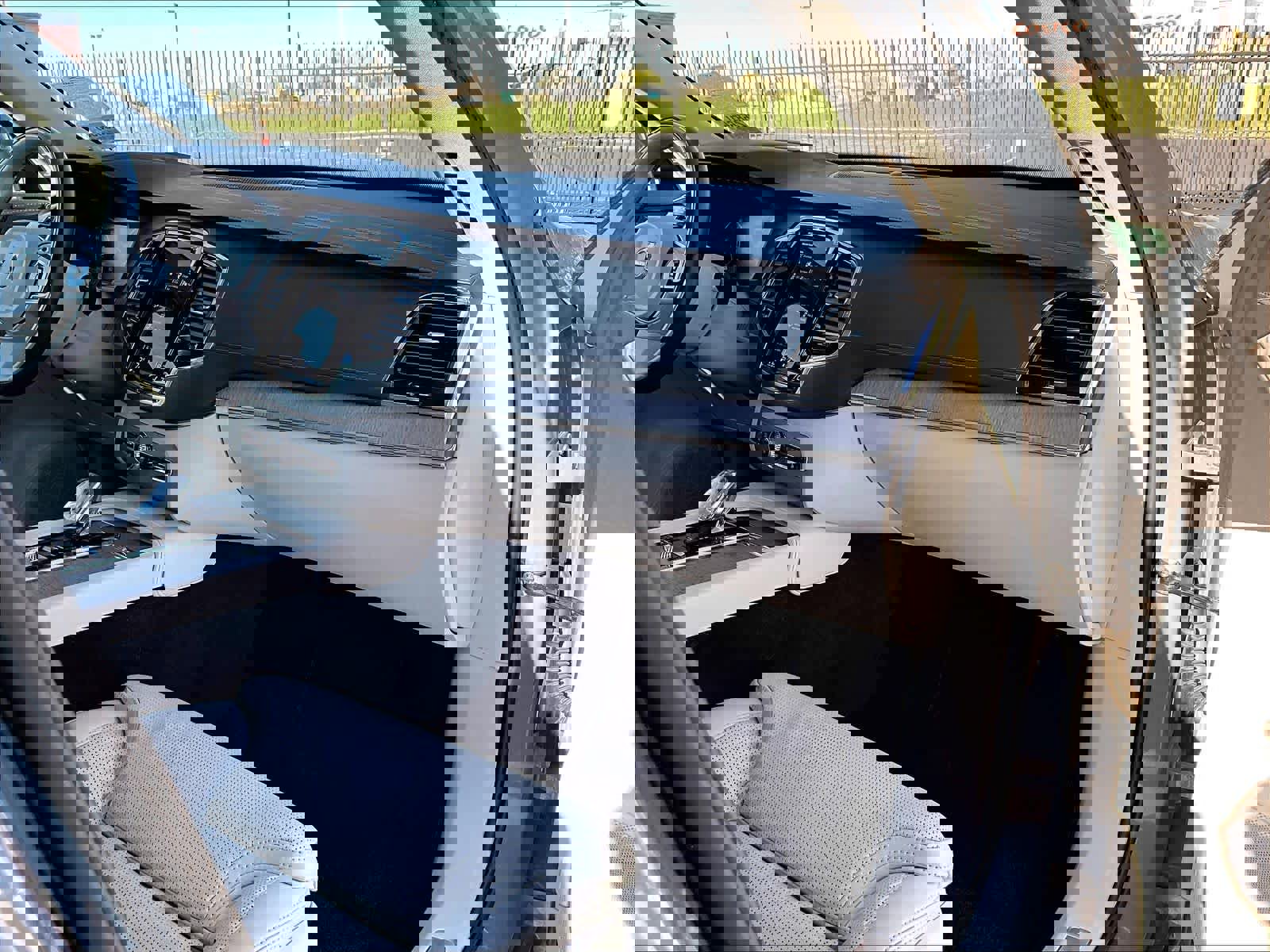 Used 2022 Volvo XC90 T8 Inscription w/ Advanced Package image 19