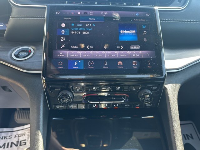 Used 2024 Jeep Grand Cherokee L Limited w/ Luxury Tech Group II image 16