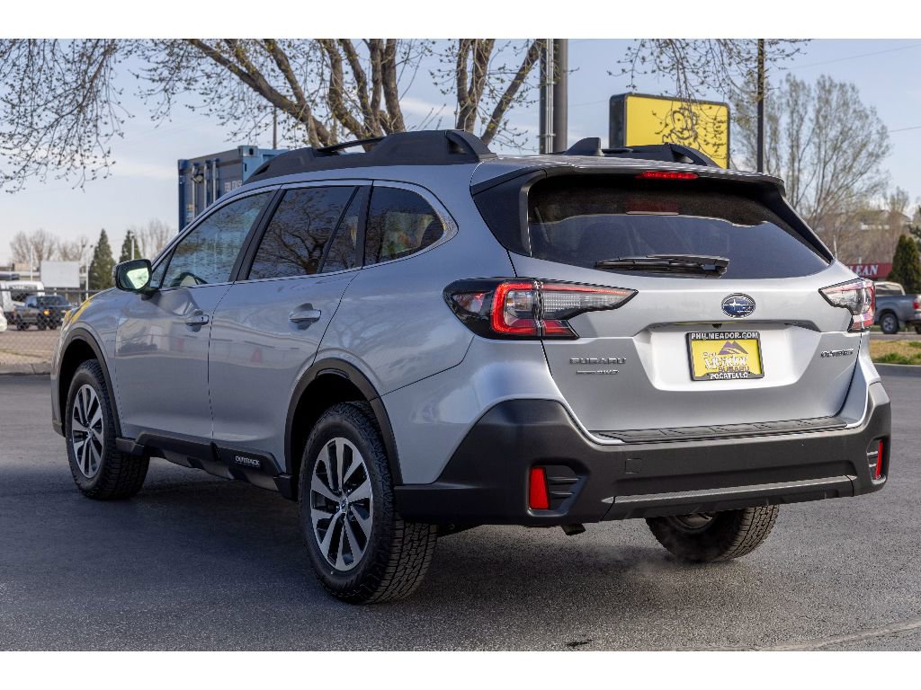 Used 2022 Subaru Outback Premium image 6