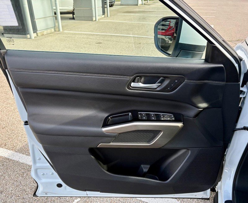 Used 2025 Nissan Pathfinder Platinum w/ Cargo Package FWD image 18