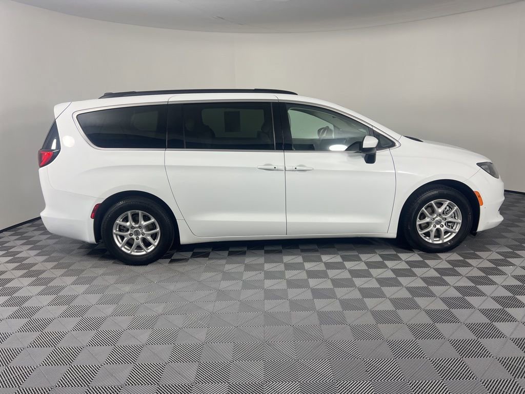 Used 2021 Chrysler Voyager Lxi image 9