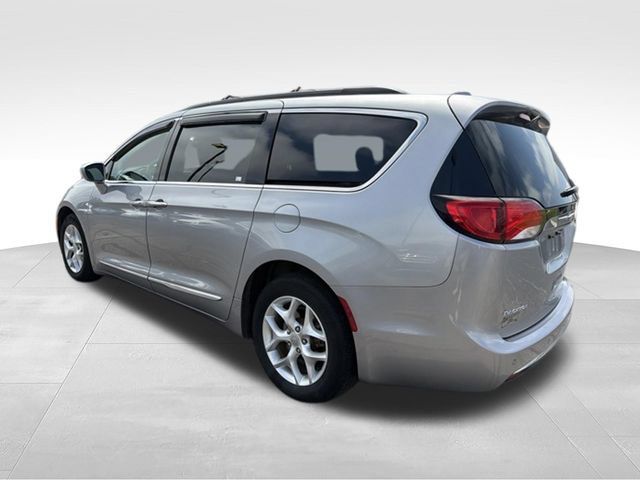 Used 2017 Chrysler Pacifica Touring-L w/ Tire & Wheel Group FWD image 5