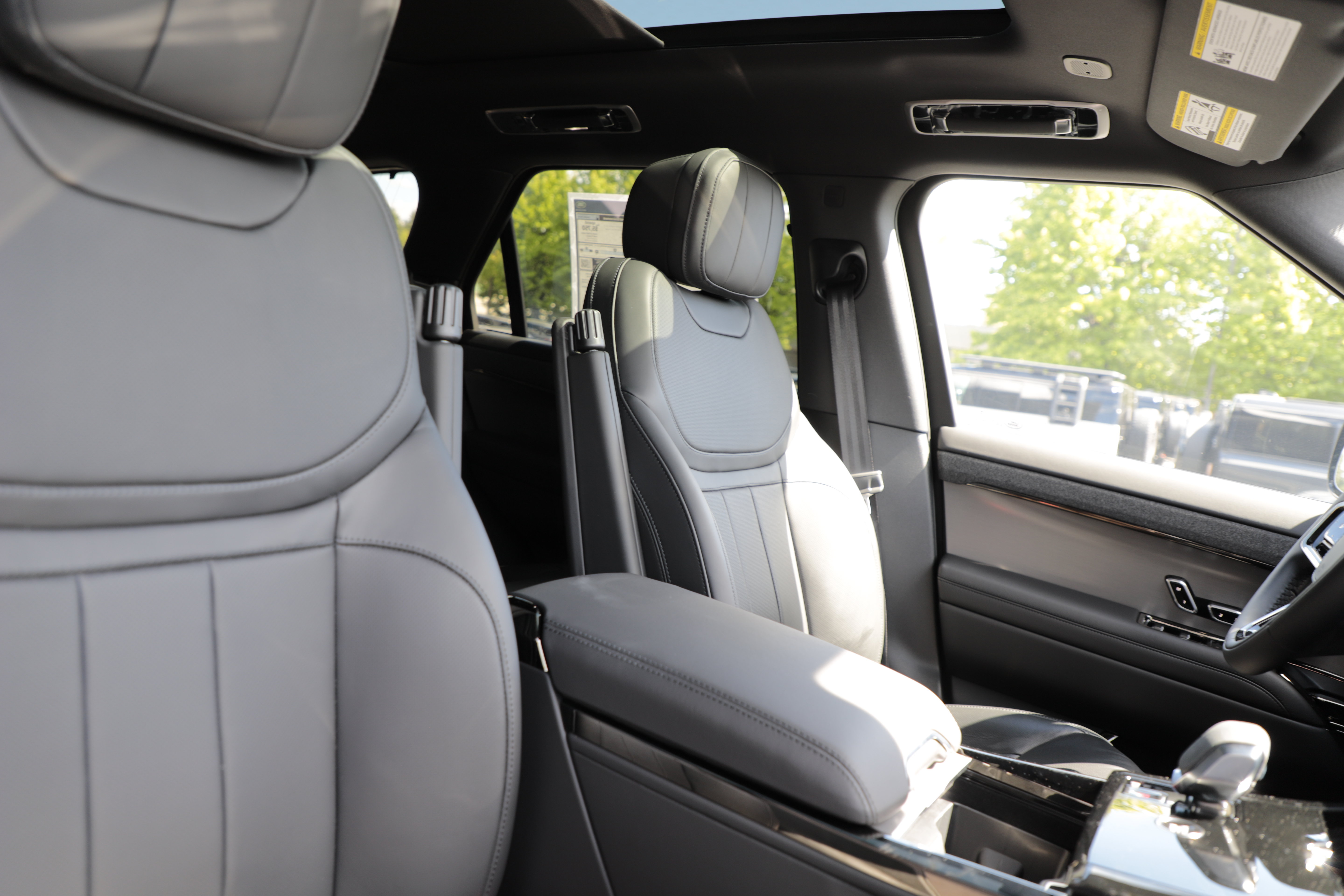 New 2026 Land Rover Range Rover Sport Dynamic SE AWD/4WD image 12