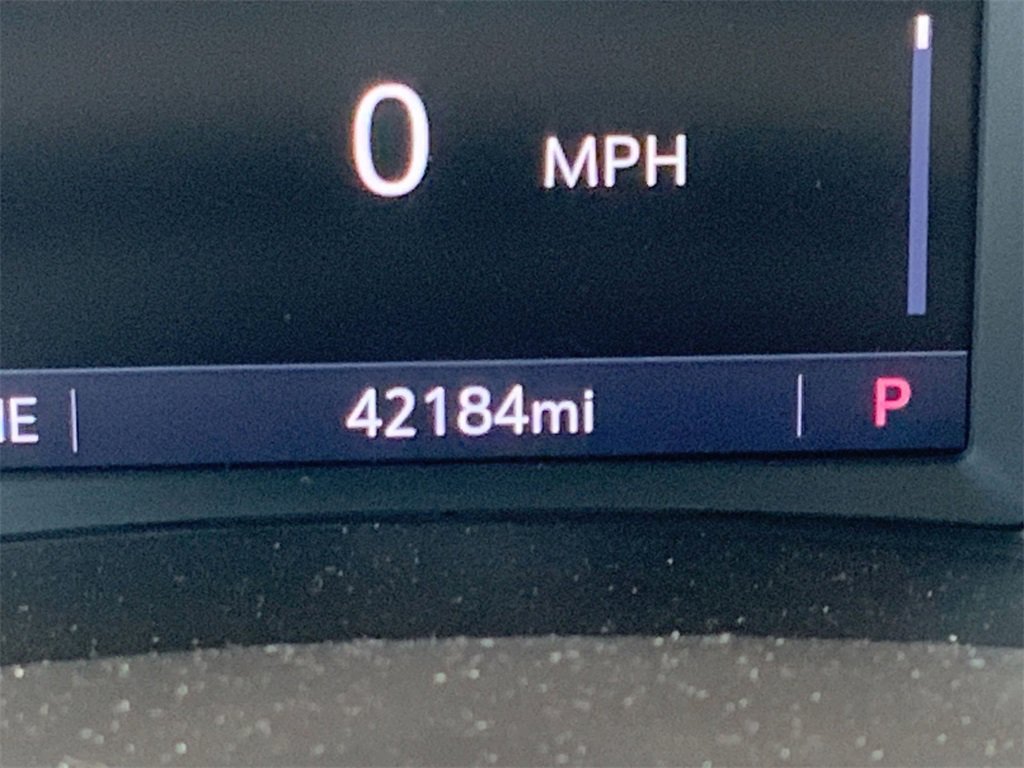 Used 2024 GMC Terrain SLT image 13