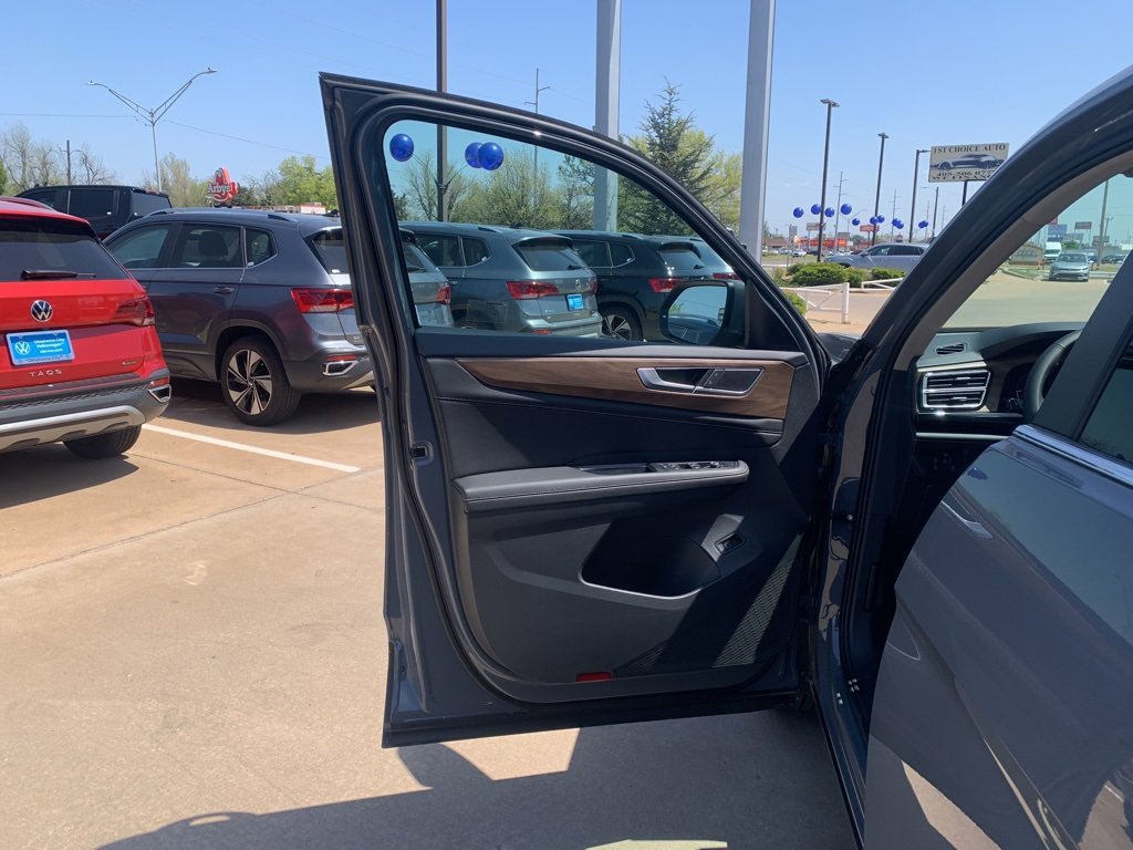 New 2025 Volkswagen Atlas SE image 7