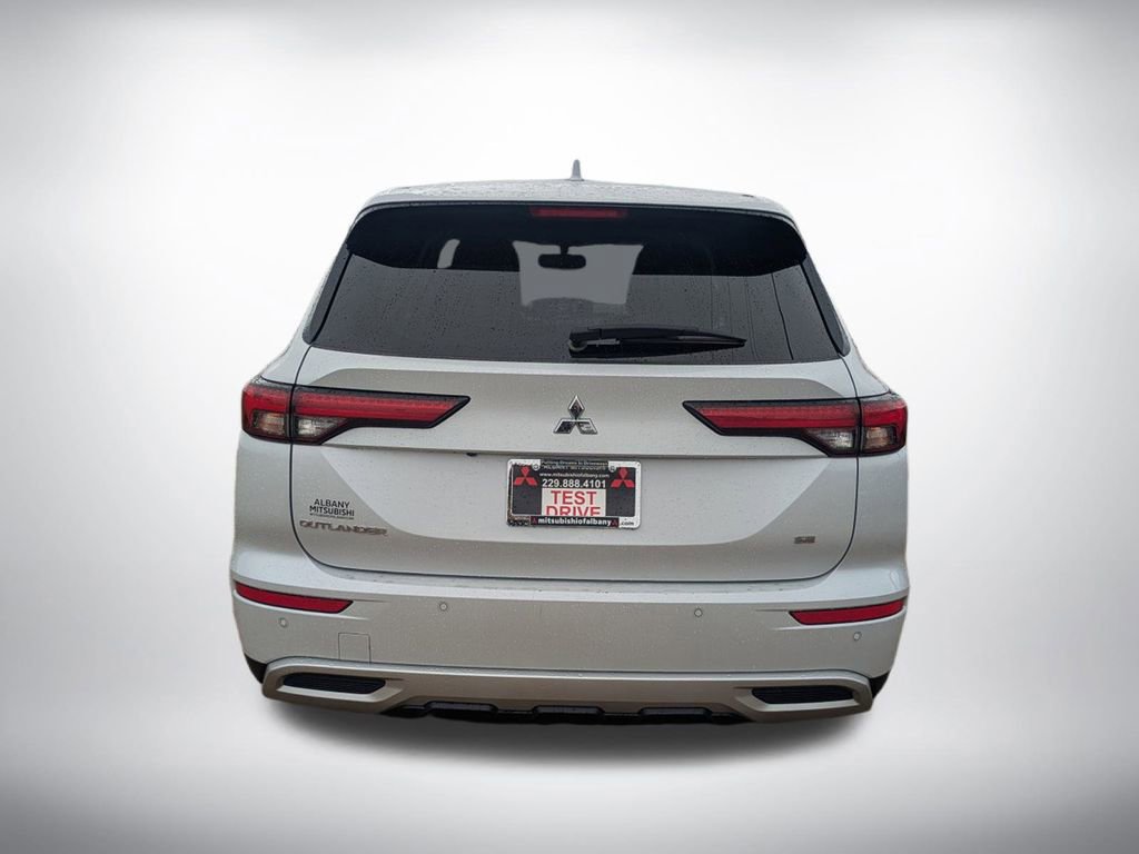 Used 2024 Mitsubishi Outlander SE image 4
