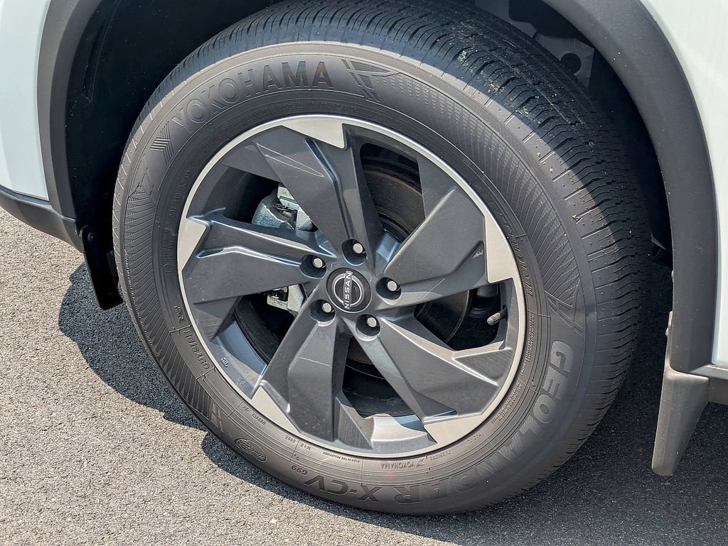New 2025 Nissan Rogue SV AWD/4WD image 14