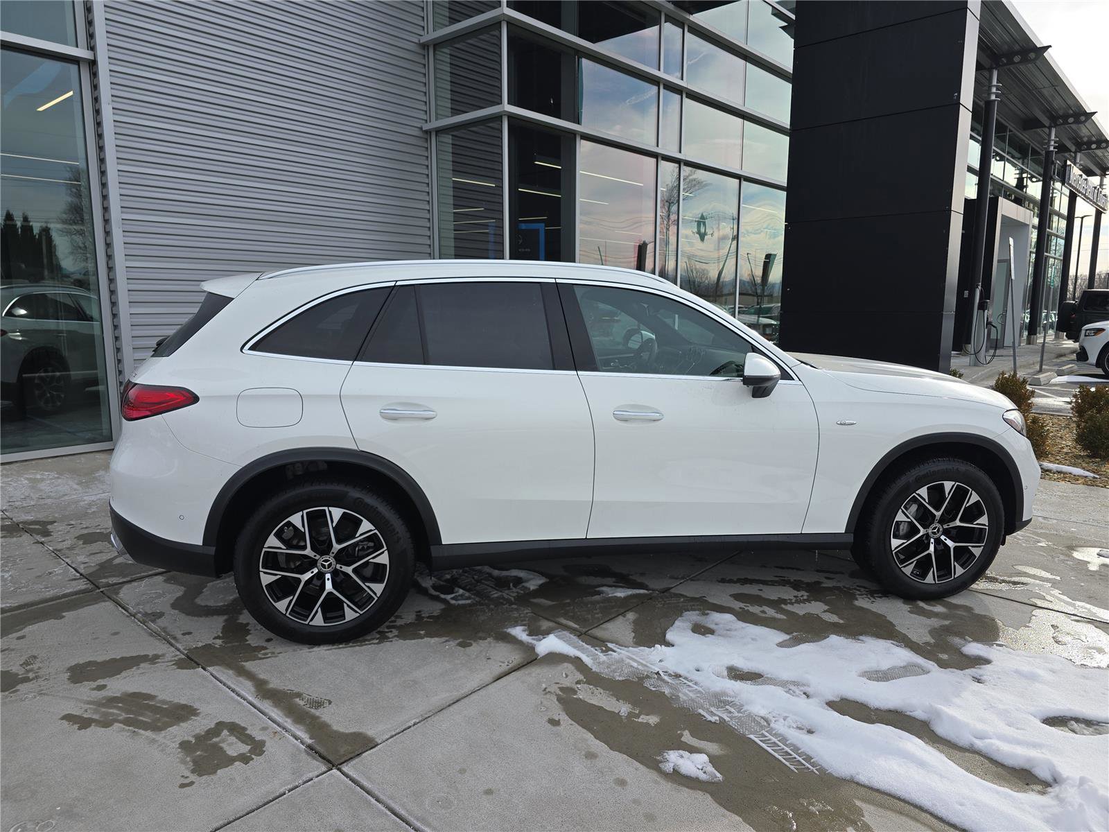 Used 2025 Mercedes-Benz GLC 350e GLC 350e image 2