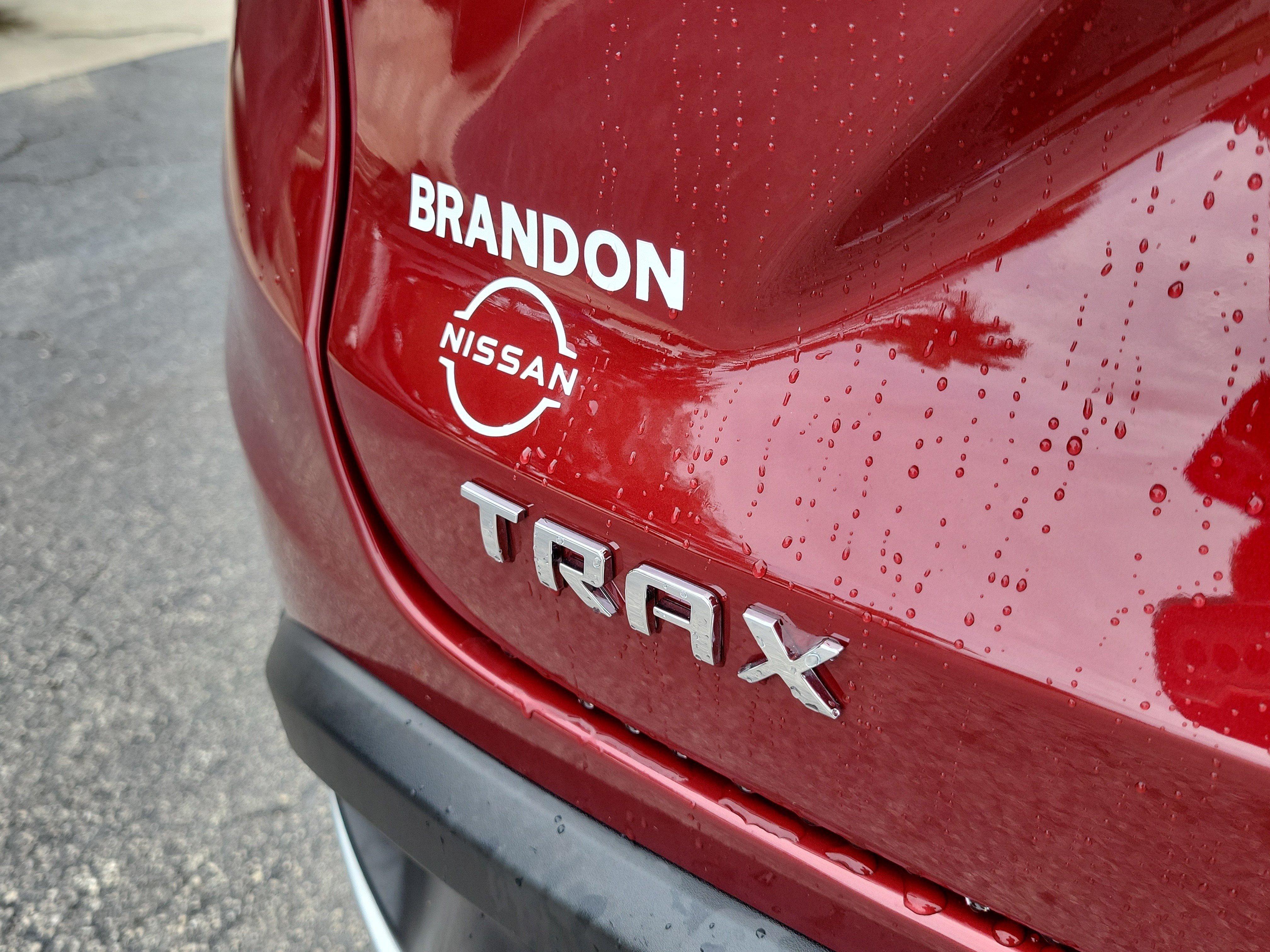 Used 2025 Chevrolet Trax LT FWD image 8
