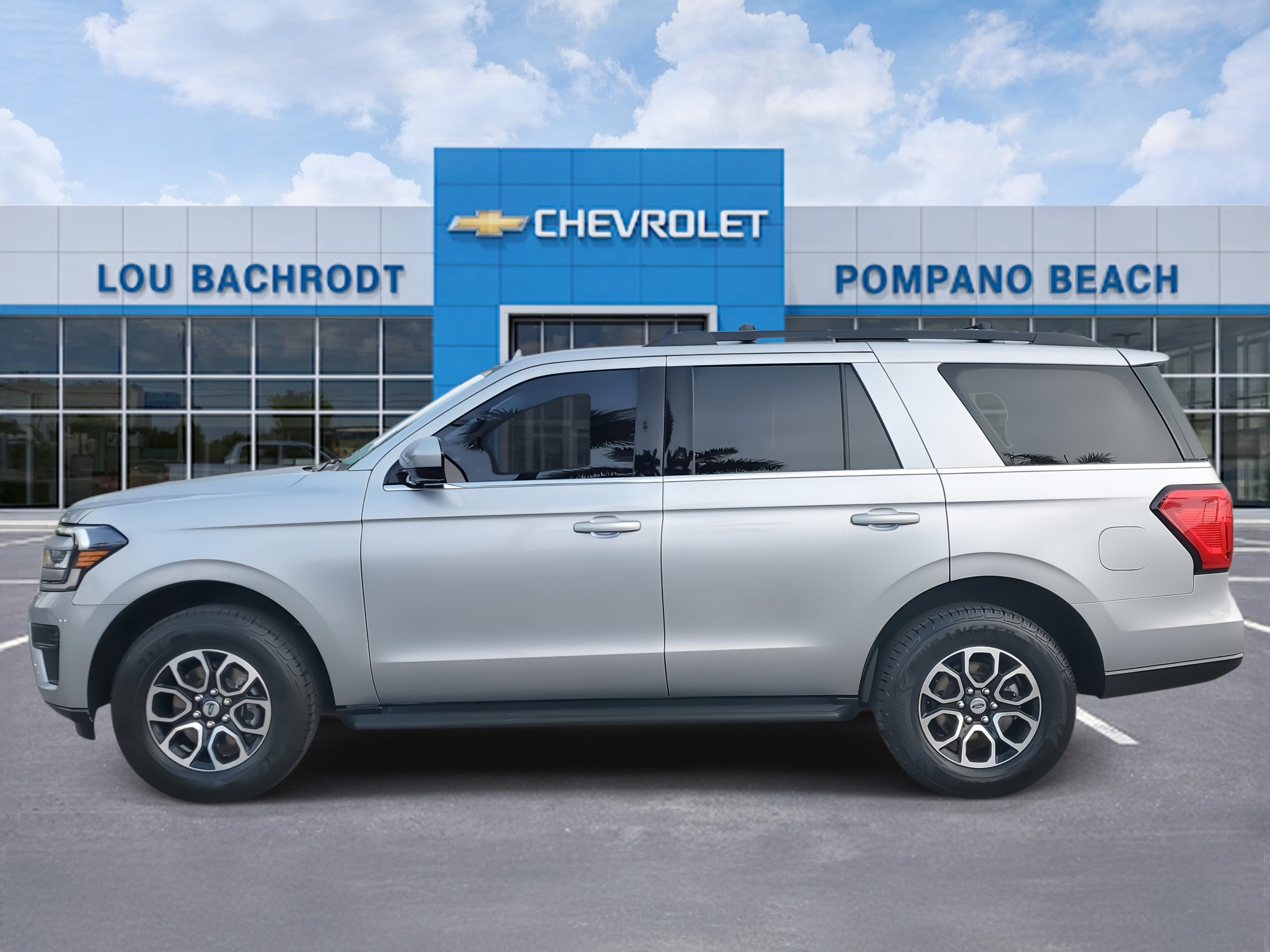 Used 2023 Ford Expedition XLT image 4