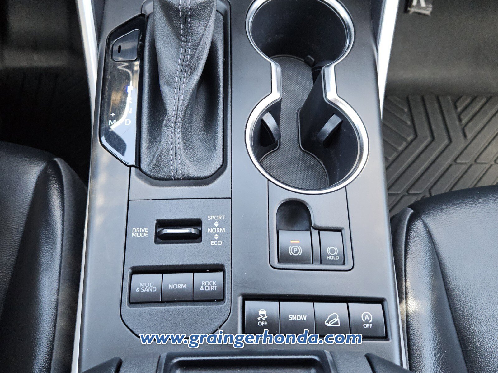 Used 2022 Toyota Highlander XLE image 18