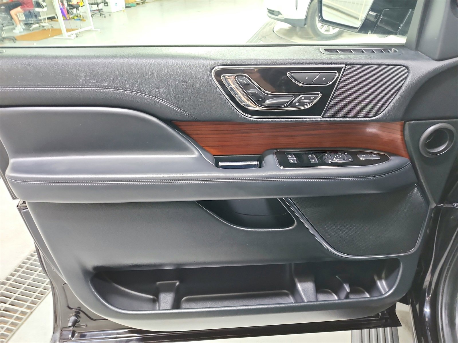 Used 2024 Lincoln Navigator Reserve image 34