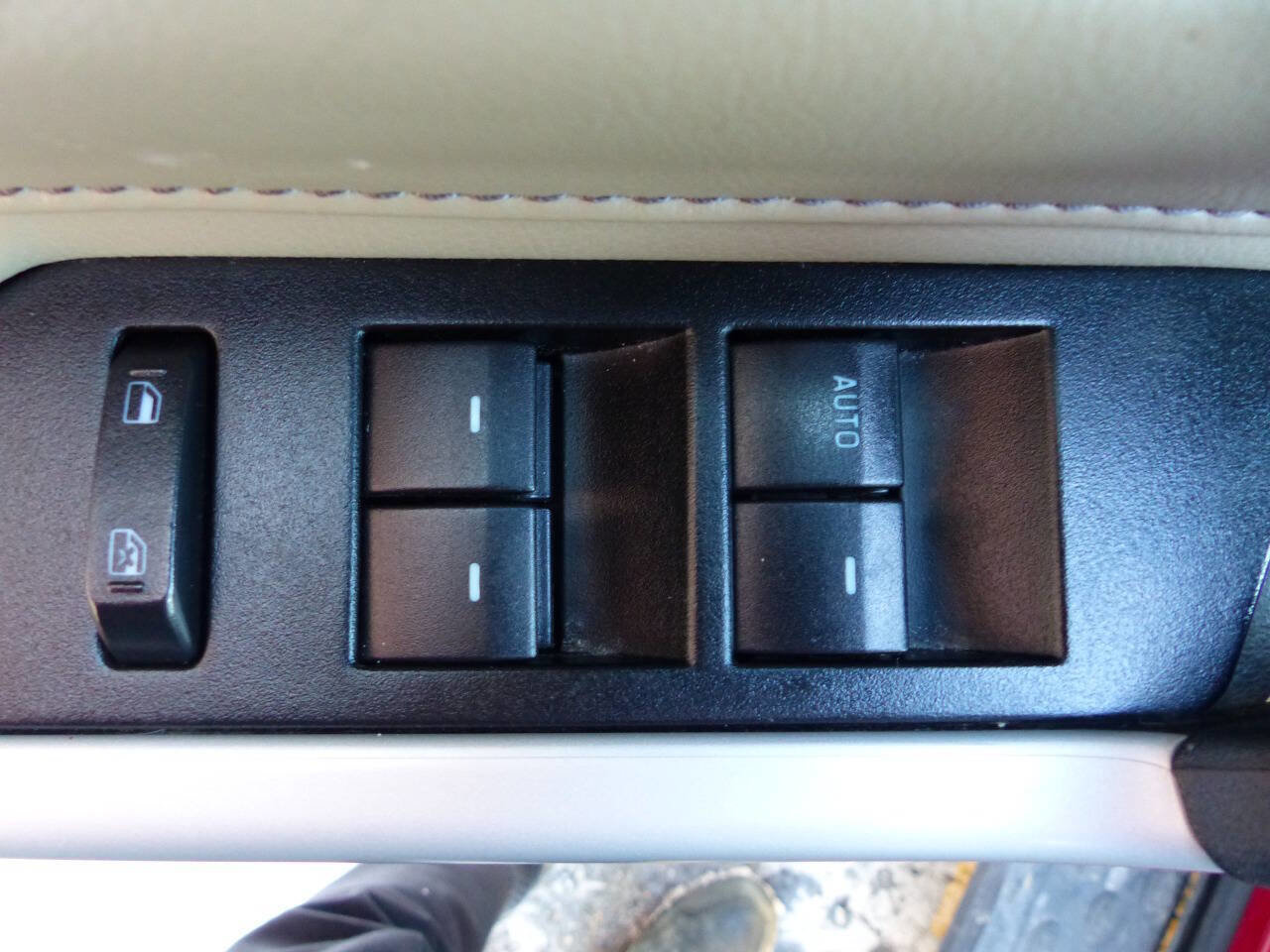 Used 2013 Ford Edge Limited w/ Driver Entry Pkg image 17