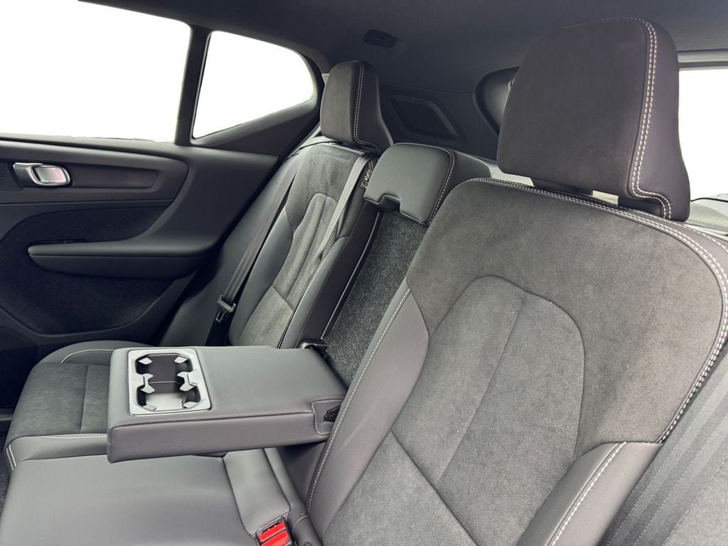 New 2026 Volvo XC40 B5 Ultra w/ Protection Package Premier AWD/4WD image 26