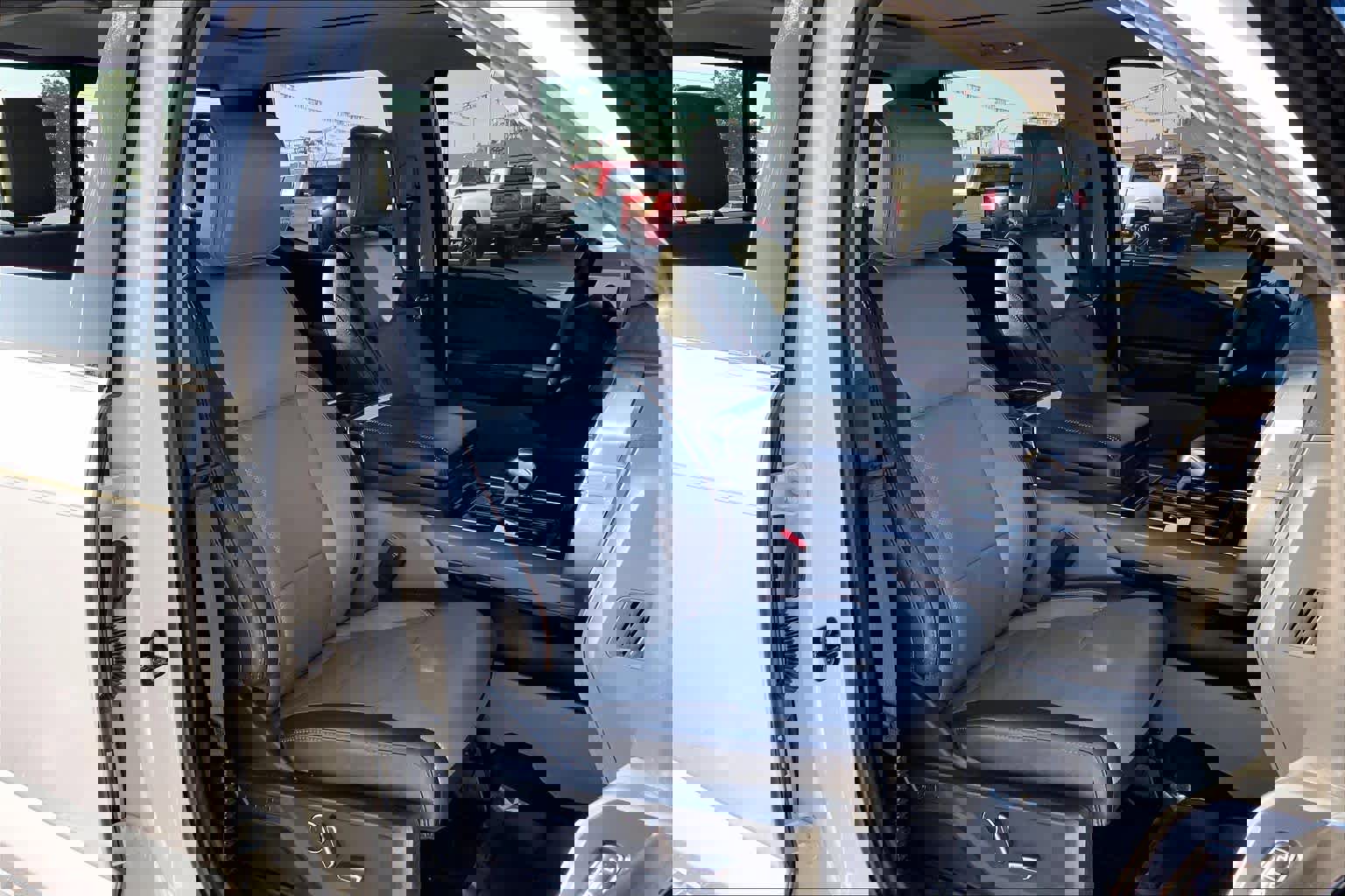 Used 2025 Ford F150 Lariat w/ Equipment Group 502A High image 9