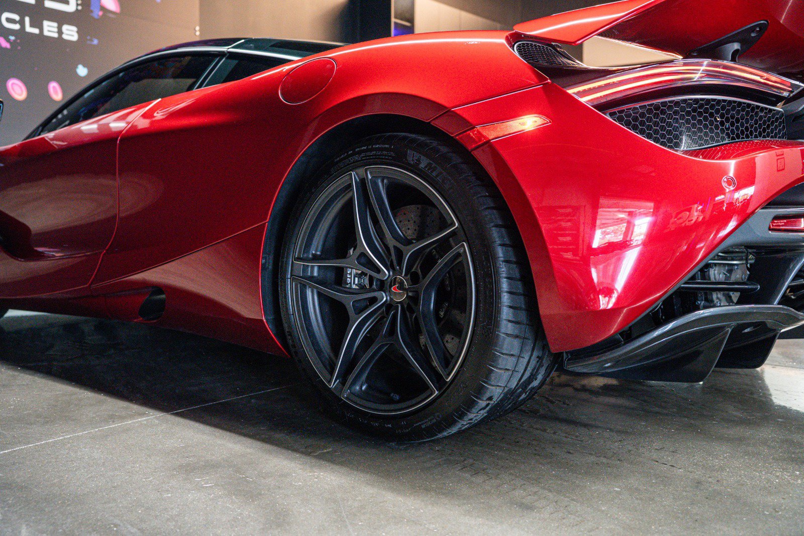 Used 2018 McLaren 720S RWD image 17