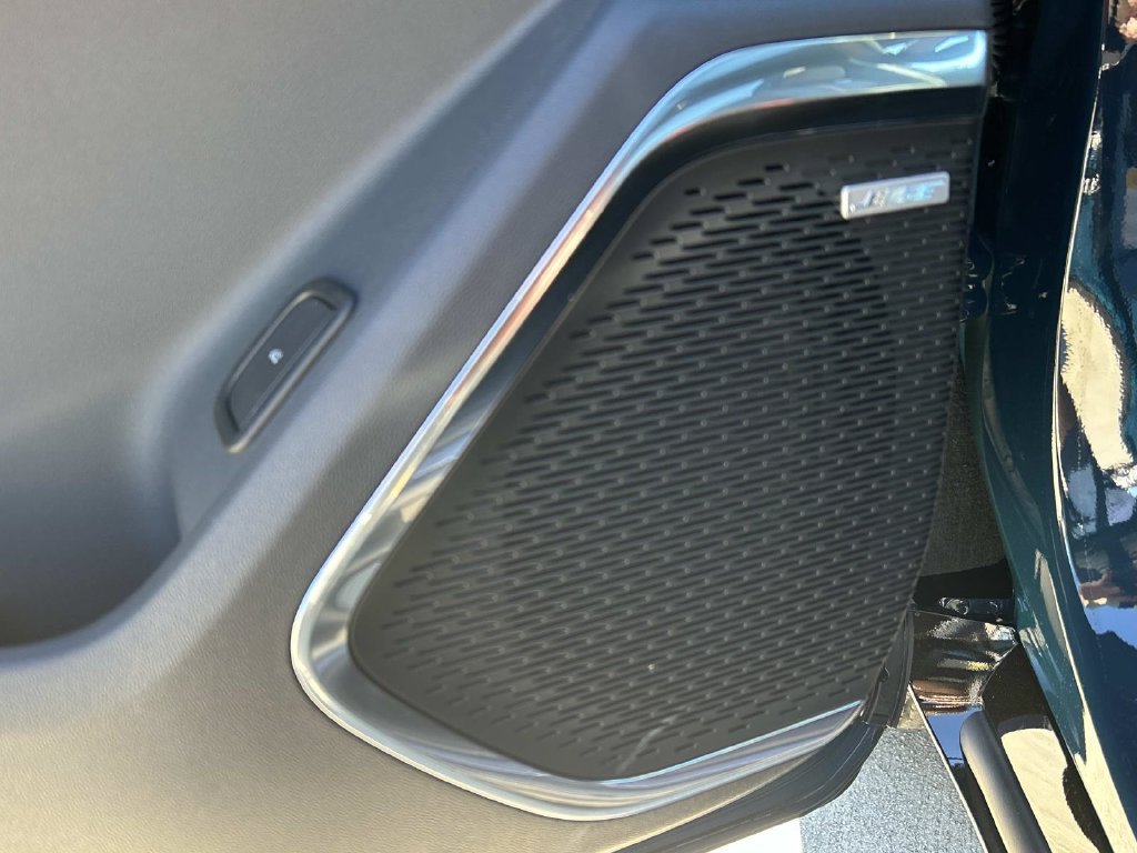 New 2027 Chevrolet Traverse RS w/ LPO, Floor Liner Package FWD image 16