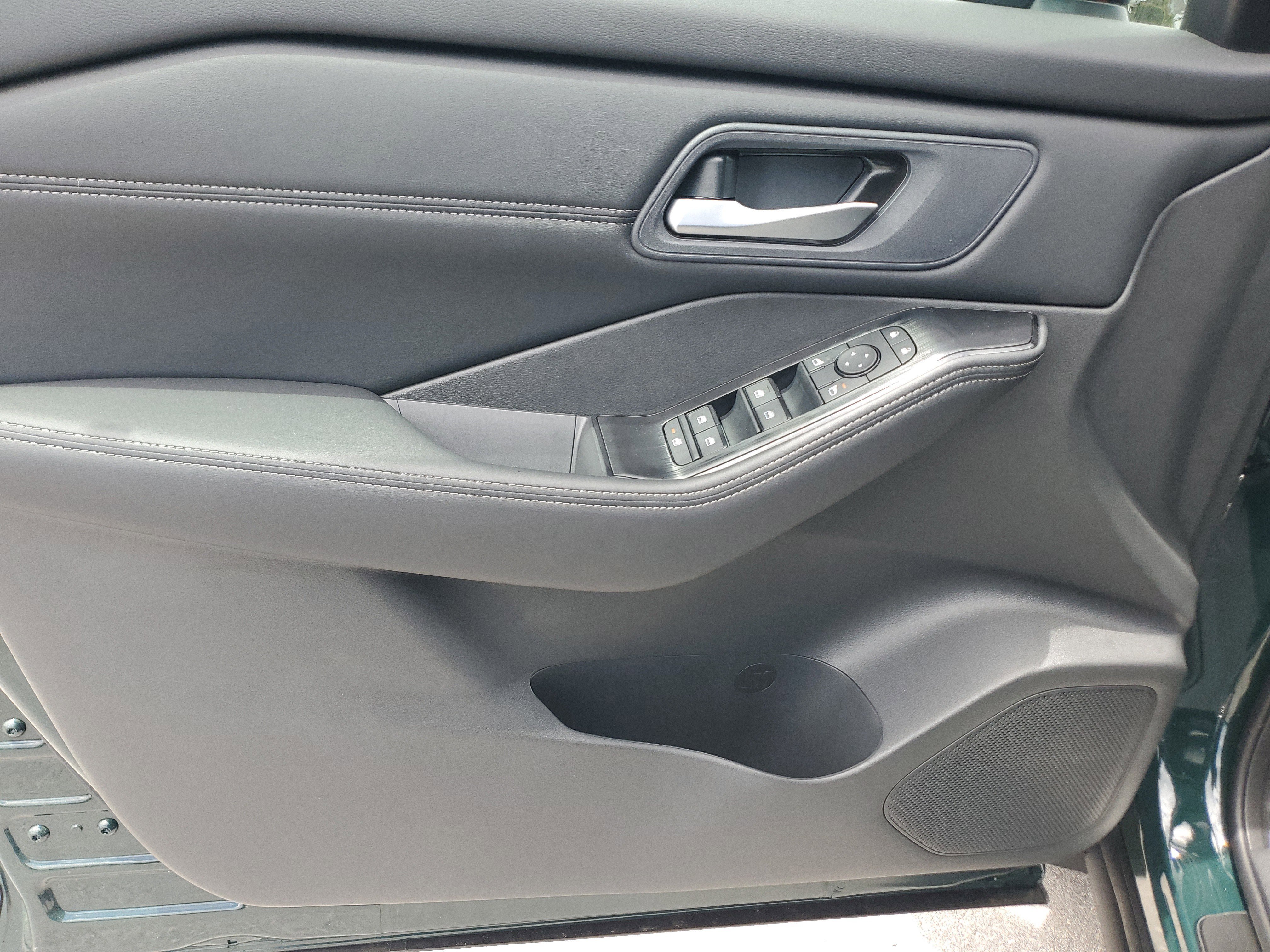 New 2026 Nissan Rogue SV FWD image 12