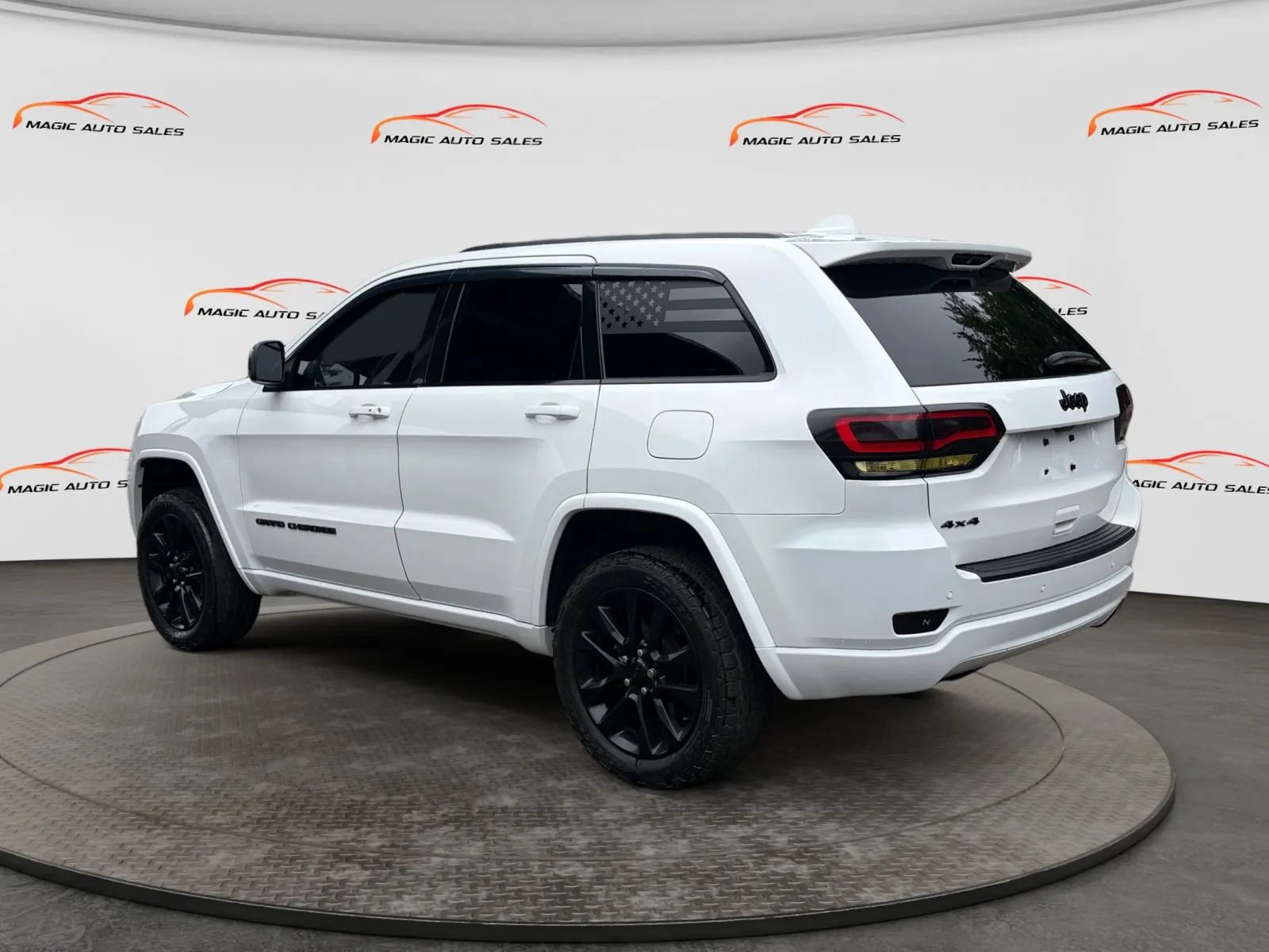 Used 2019 Jeep Grand Cherokee Altitude AWD/4WD image 8