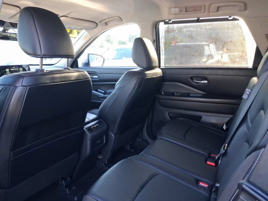 Used 2023 Nissan Pathfinder SL FWD image 15