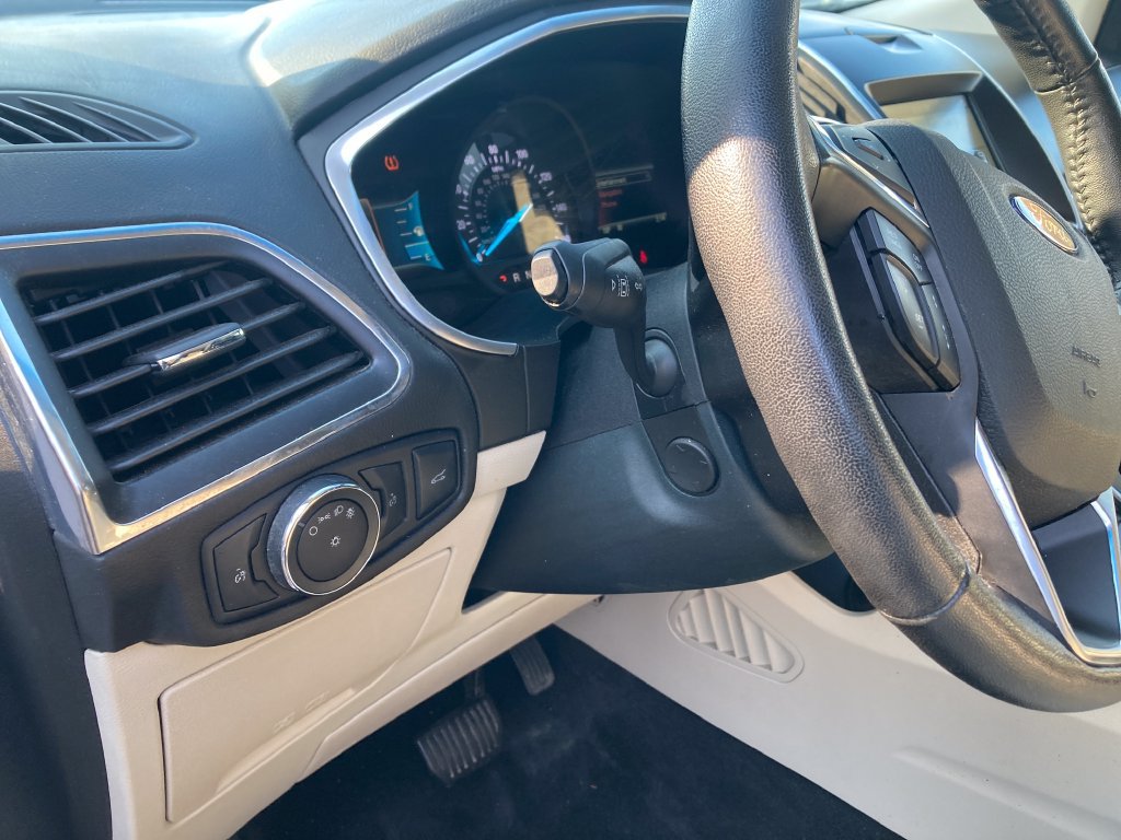 Used 2018 Ford Edge Titanium w/ Equipment Group 301A AWD/4WD image 17