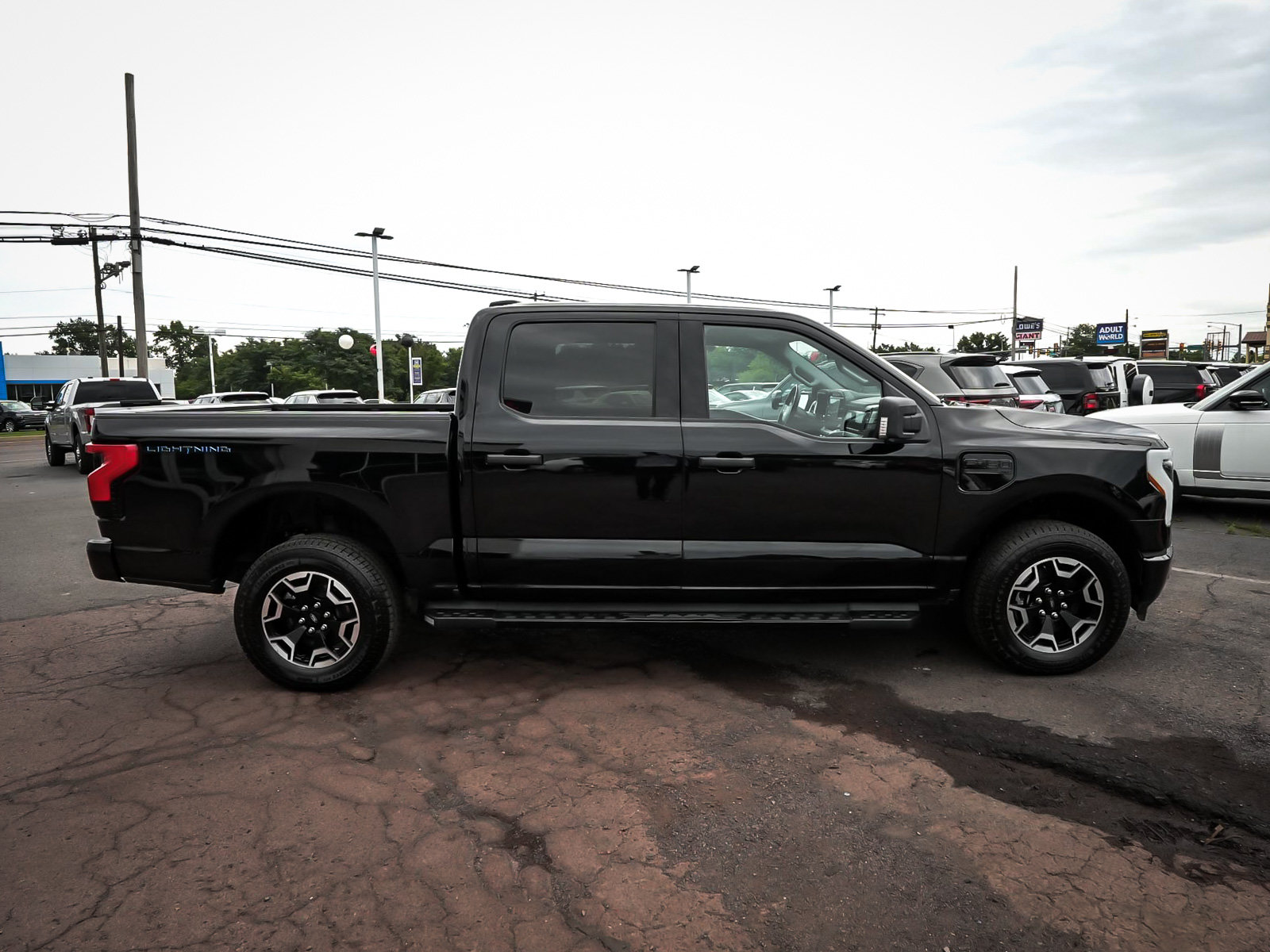 Used 2023 Ford F150 Lightning XLT AWD/4WD image 7