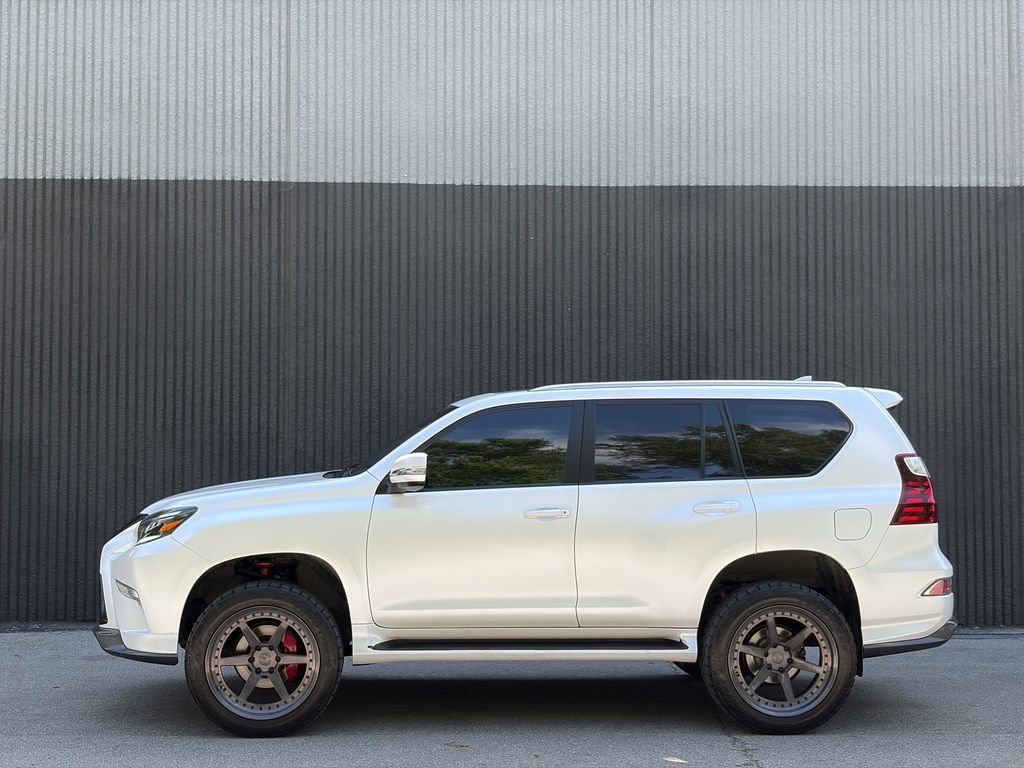 Used 2021 Lexus GX 460 Luxury w/ Sport Design Package AWD/4WD image 4