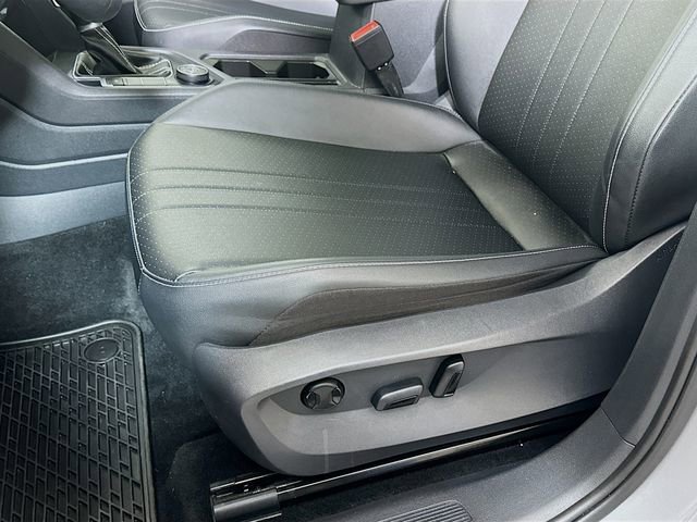 Used 2023 Volkswagen Tiguan SE AWD/4WD image 20