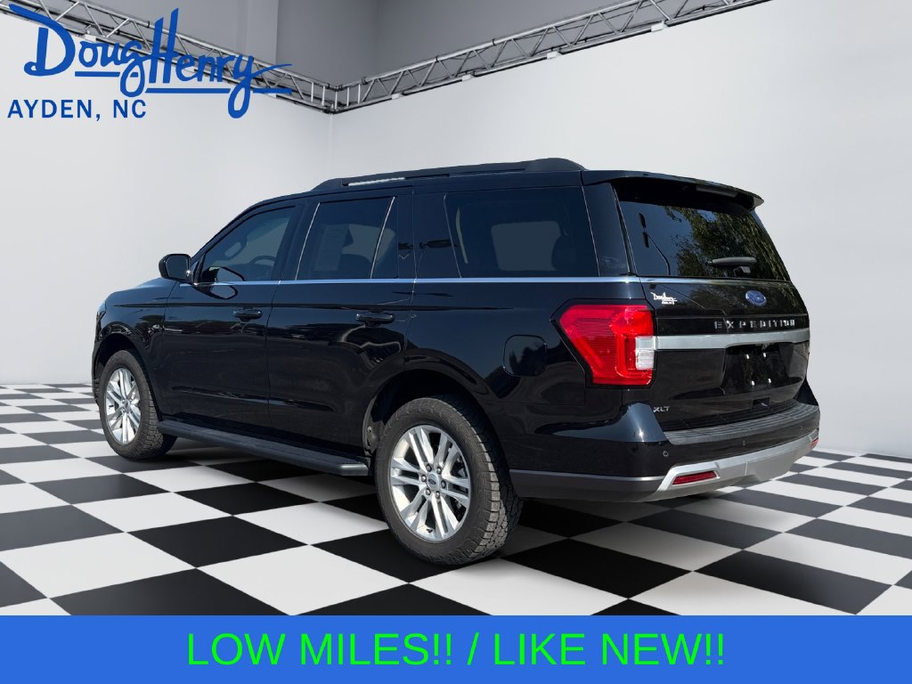 Used 2024 Ford Expedition XLT AWD/4WD image 3
