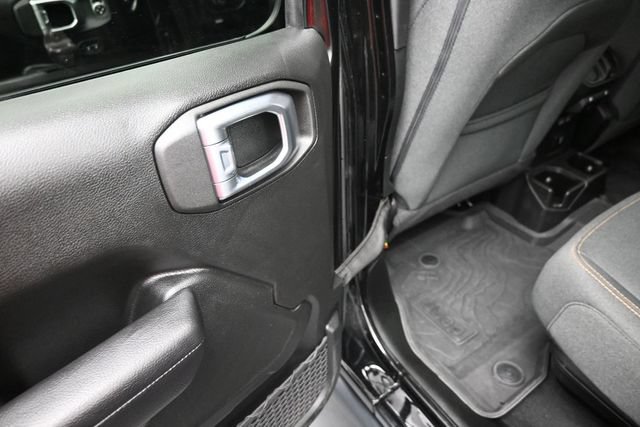 Used 2024 Jeep Gladiator Sport AWD/4WD image 16