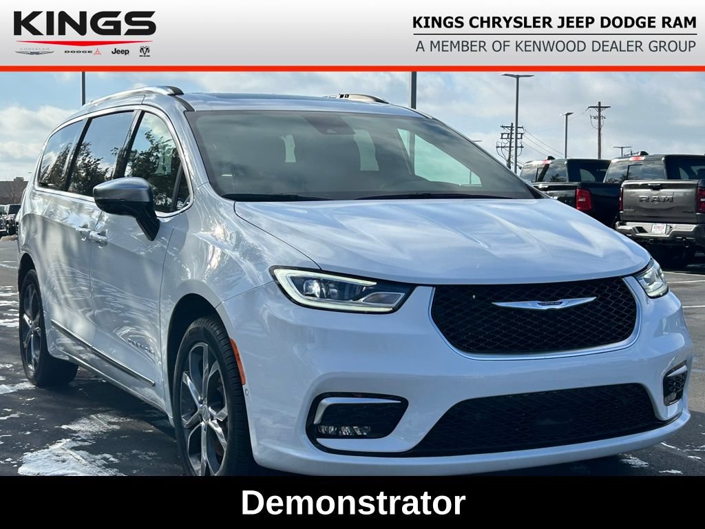 New 2025 Chrysler Pacifica Pinnacle w/ Trailer Tow Group AWD/4WD image 1