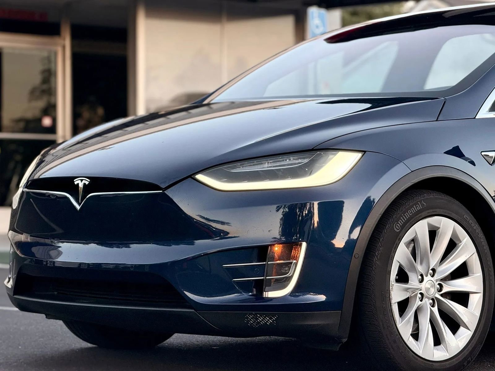 Used 2017 Tesla Model X 75D image 4