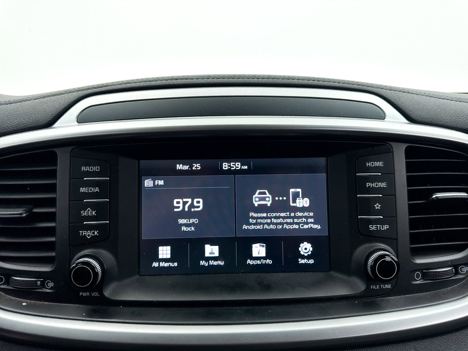 Used 2019 Kia Sorento LX image 4