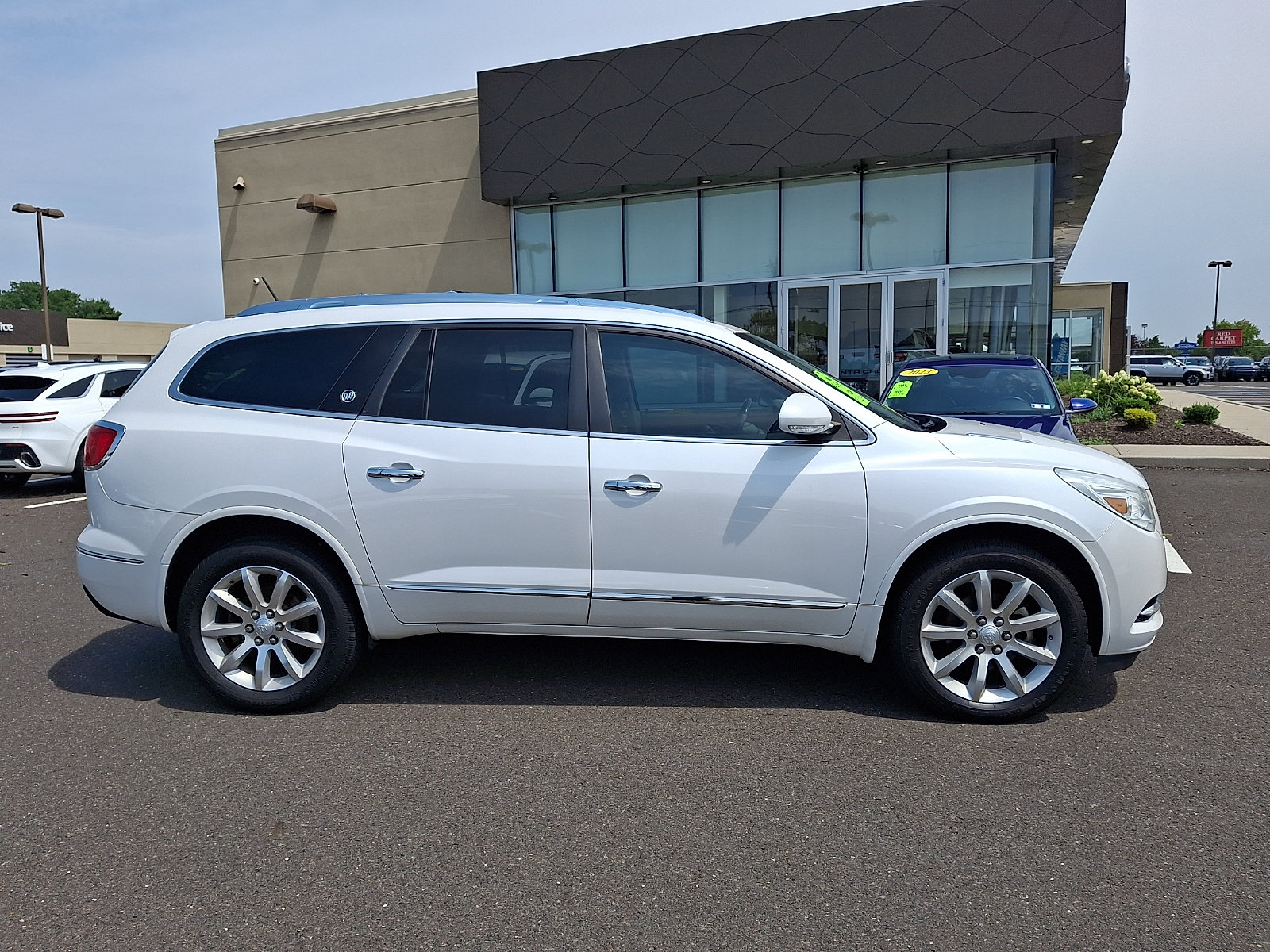 Used 2017 Buick Enclave Premium w/ Experience Buick Package FWD image 7