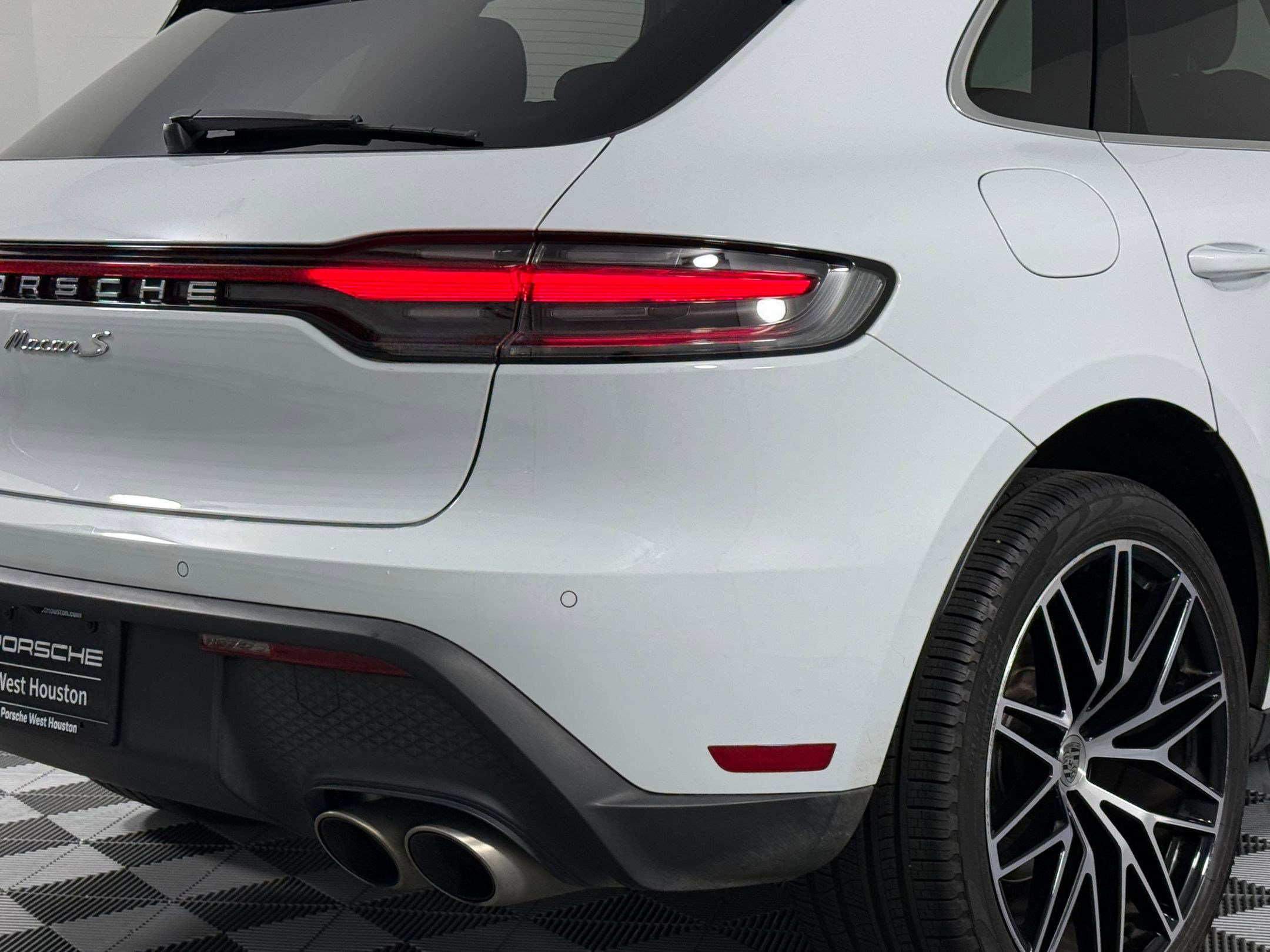 Certified 2023 Porsche Macan S image 13