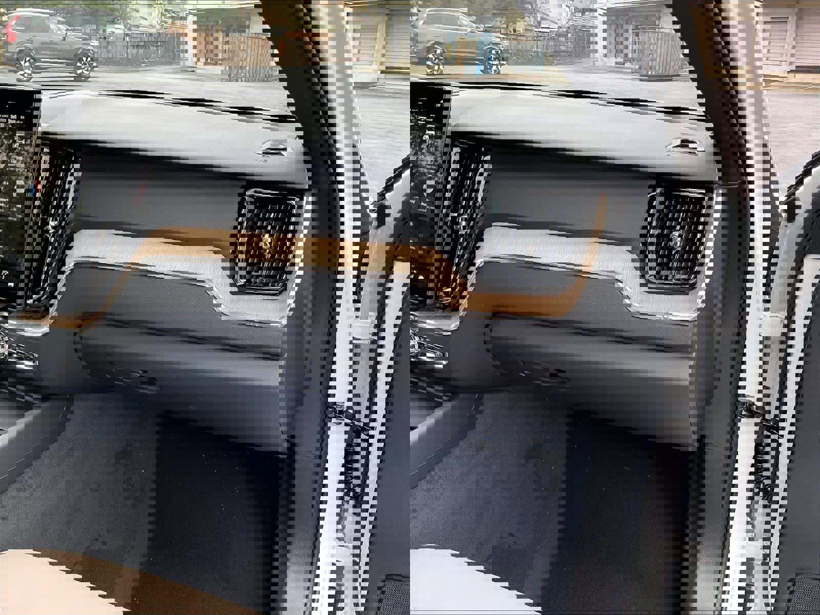 New 2026 Volvo XC60 T8 Plus w/ Climate Package image 28