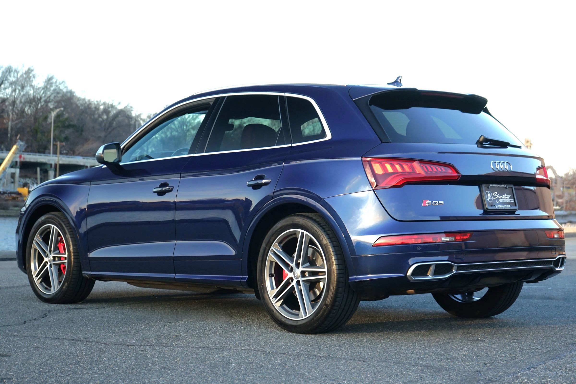 Used 2018 Audi SQ5 Premium Plus w/ S Sport Package image 3