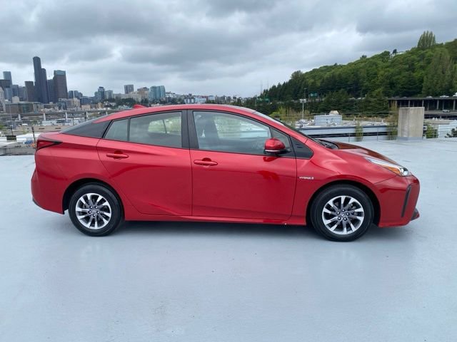 Used 2019 Toyota Prius XLE w/ Premium Convenience Package FWD image 2