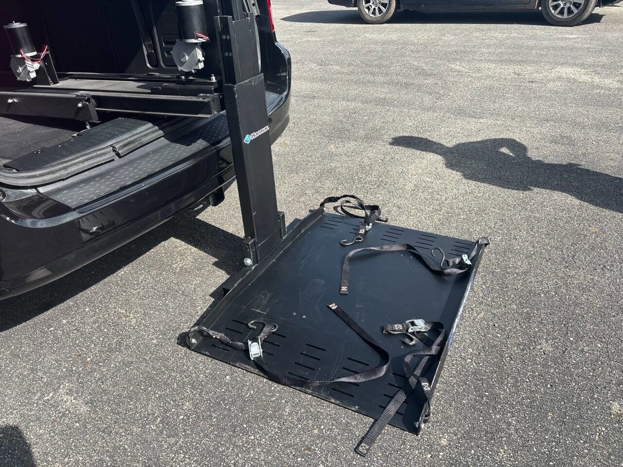 Used 2014 Dodge Grand Caravan SE FWD image 13