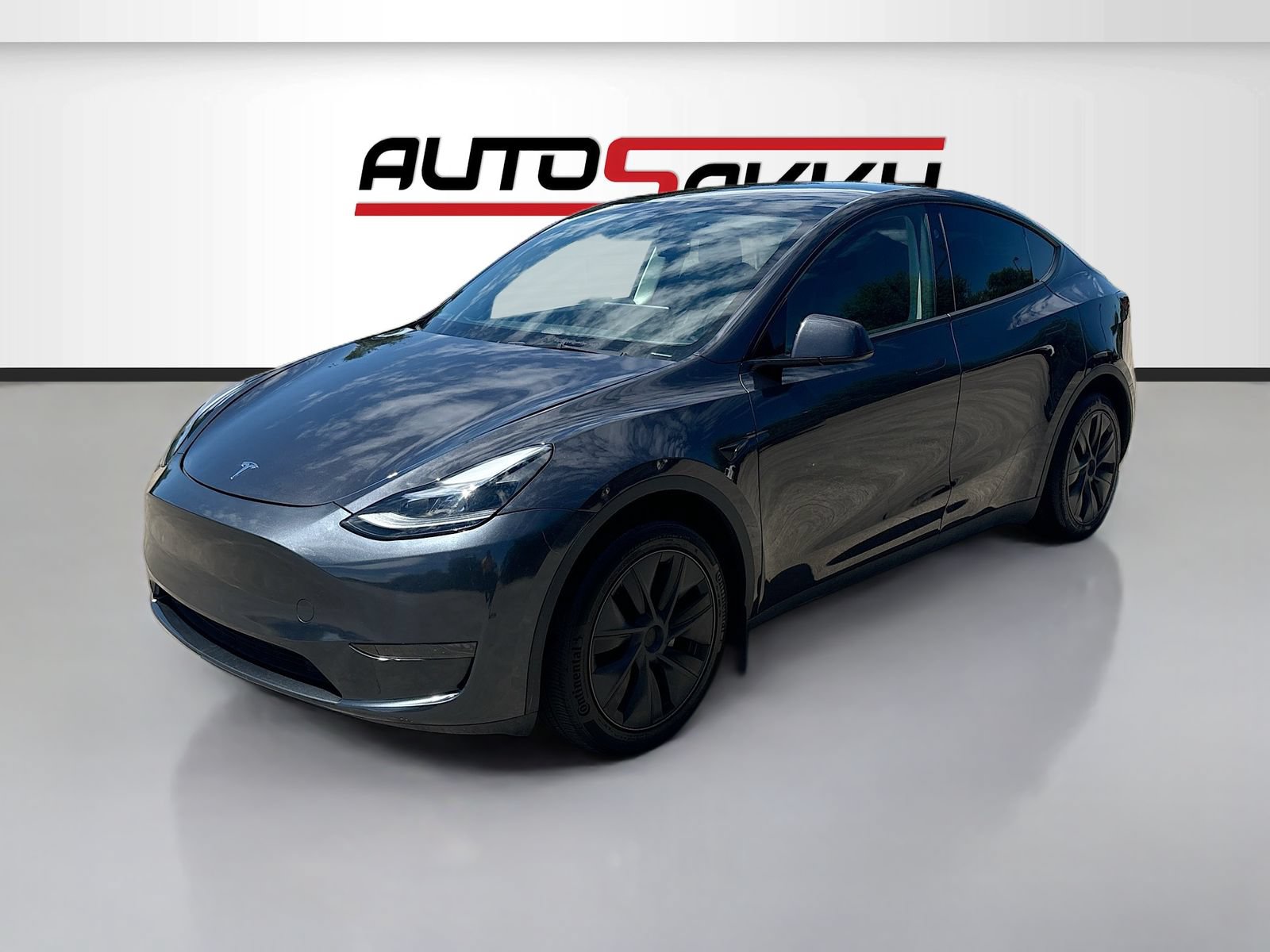 Used 2024 Tesla Model Y Long Range RWD image 3