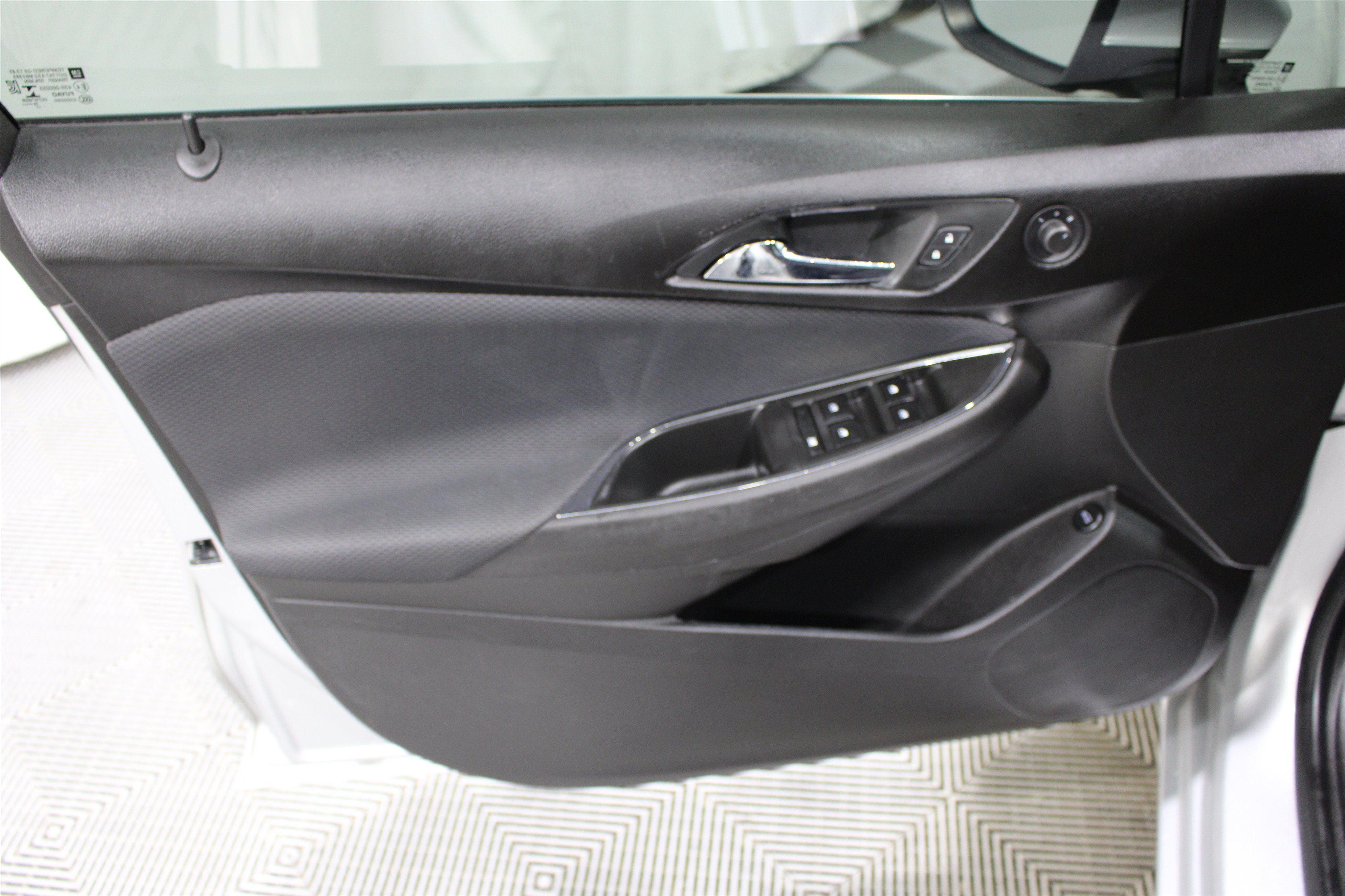 Used 2019 Chevrolet Cruze LT w/ Convenience Package FWD image 5