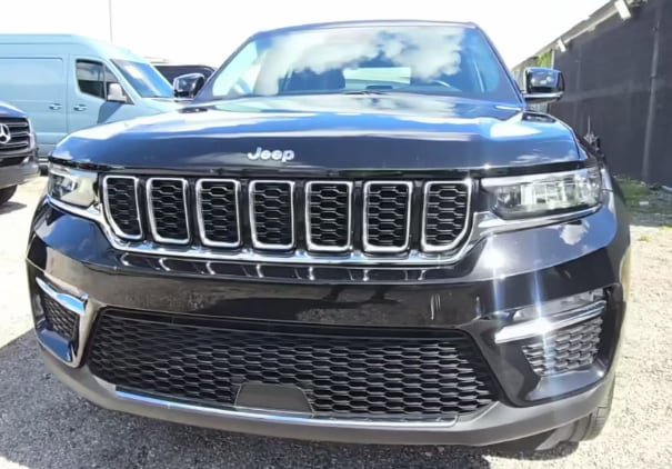 Used 2022 Jeep Grand Cherokee Limited AWD/4WD image 2