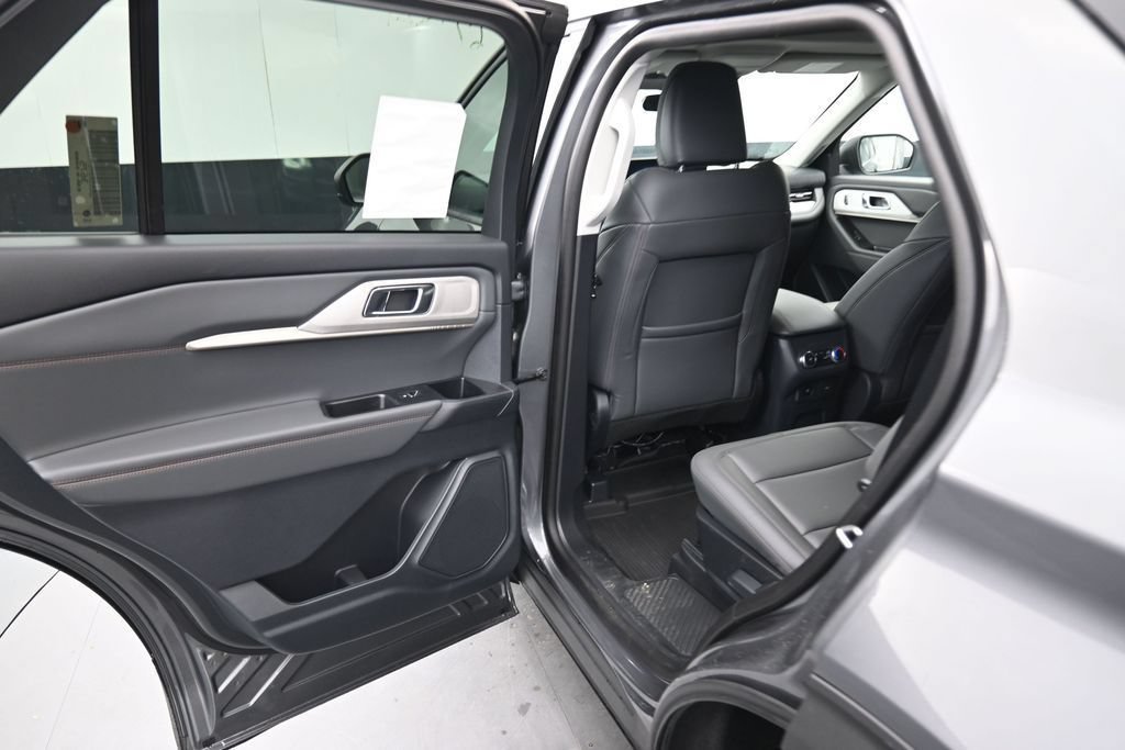 New 2026 Ford Explorer Active w/ Active Comfort Package AWD/4WD image 9