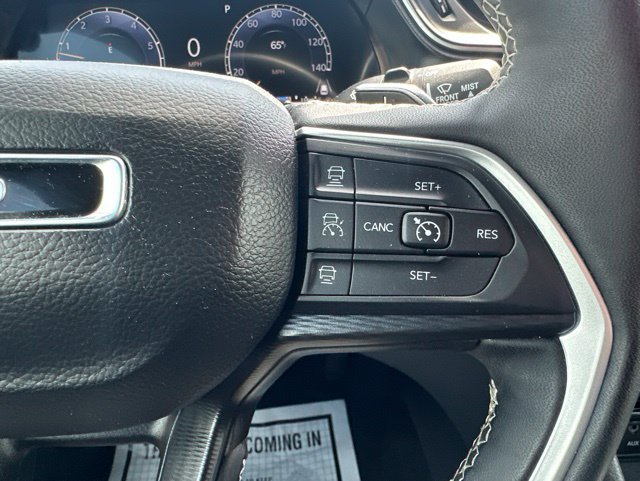 Used 2025 Jeep Grand Cherokee Altitude AWD/4WD image 25