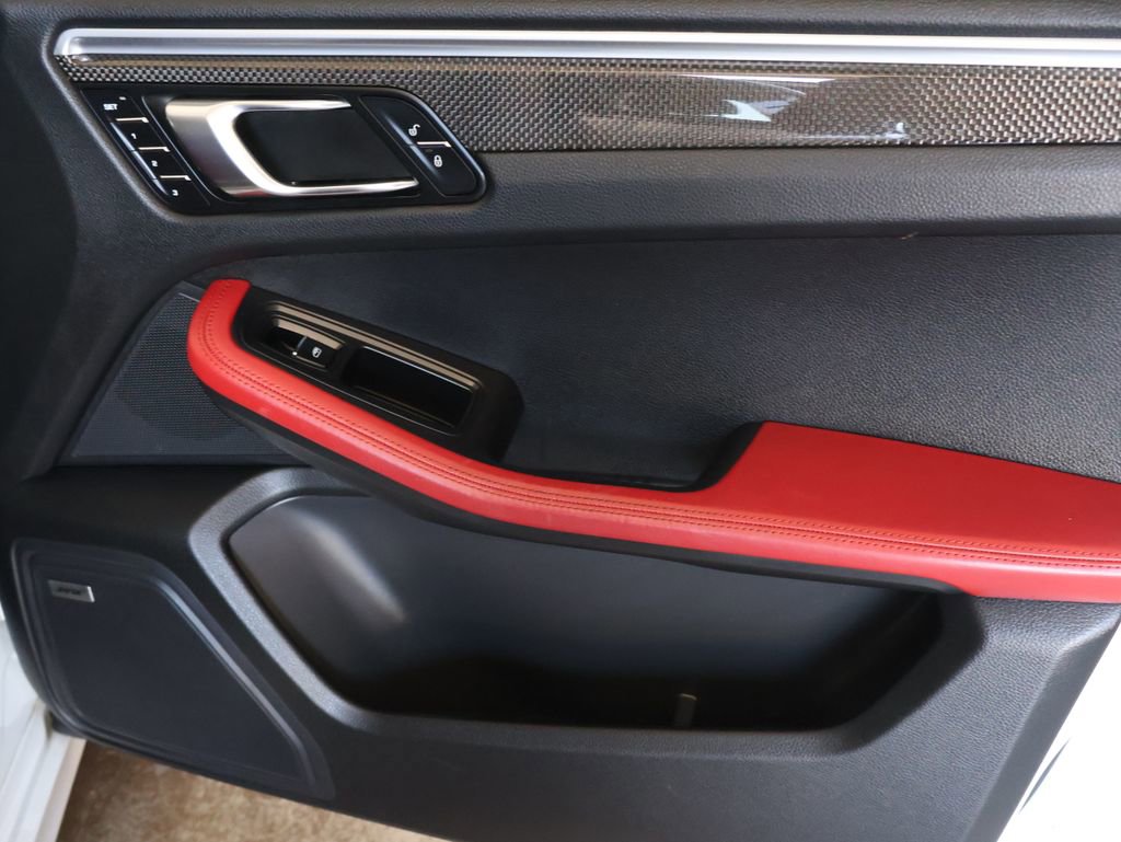 Used 2017 Porsche Macan Turbo AWD/4WD image 13