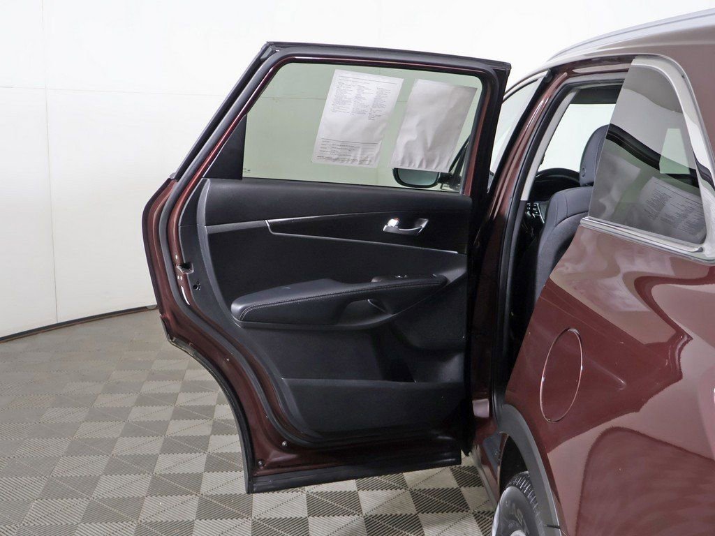 Used 2020 Kia Sorento LX w/ LX I4 Convenience Package image 20