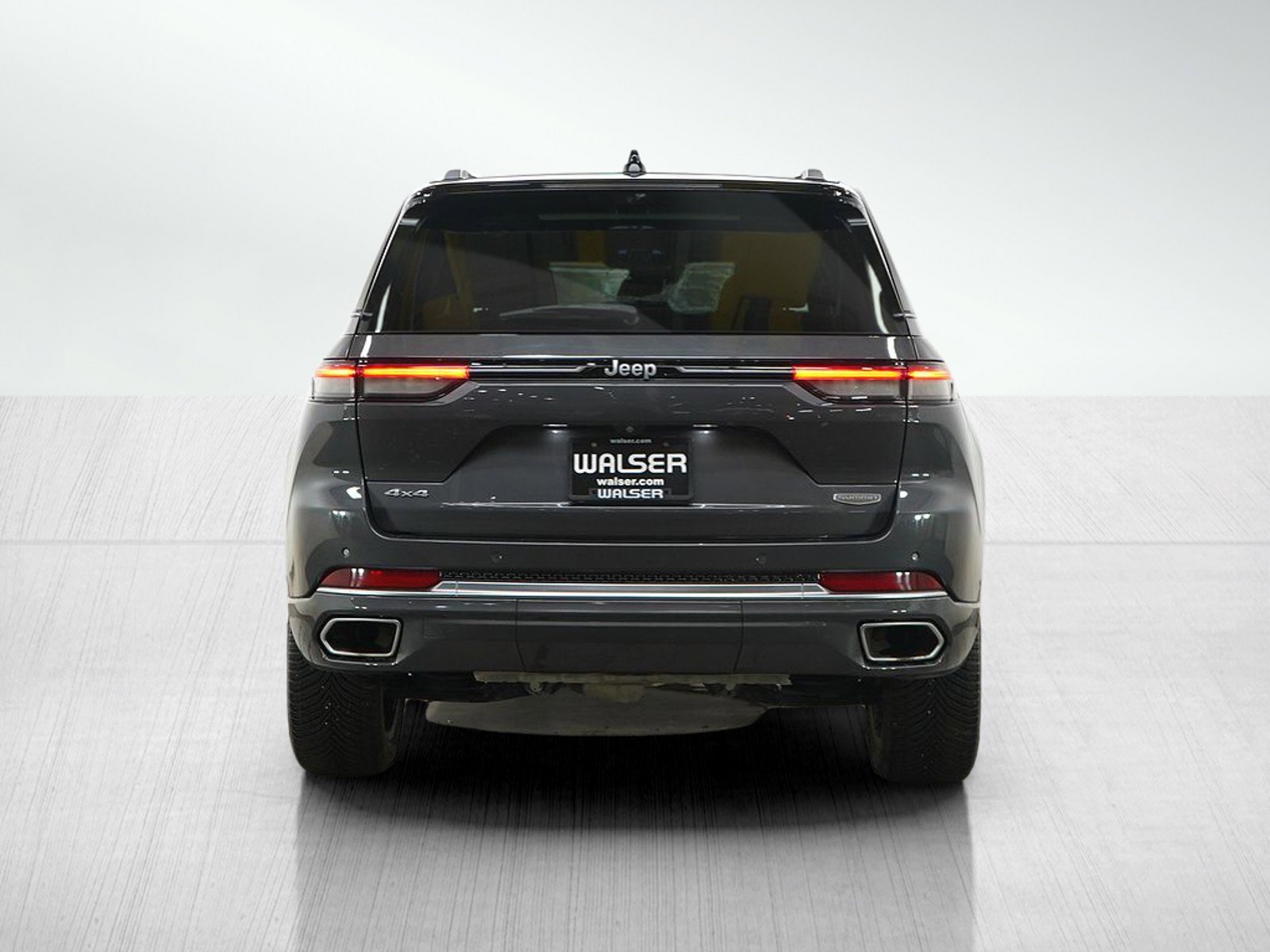 Used 2024 Jeep Grand Cherokee Summit AWD/4WD image 4